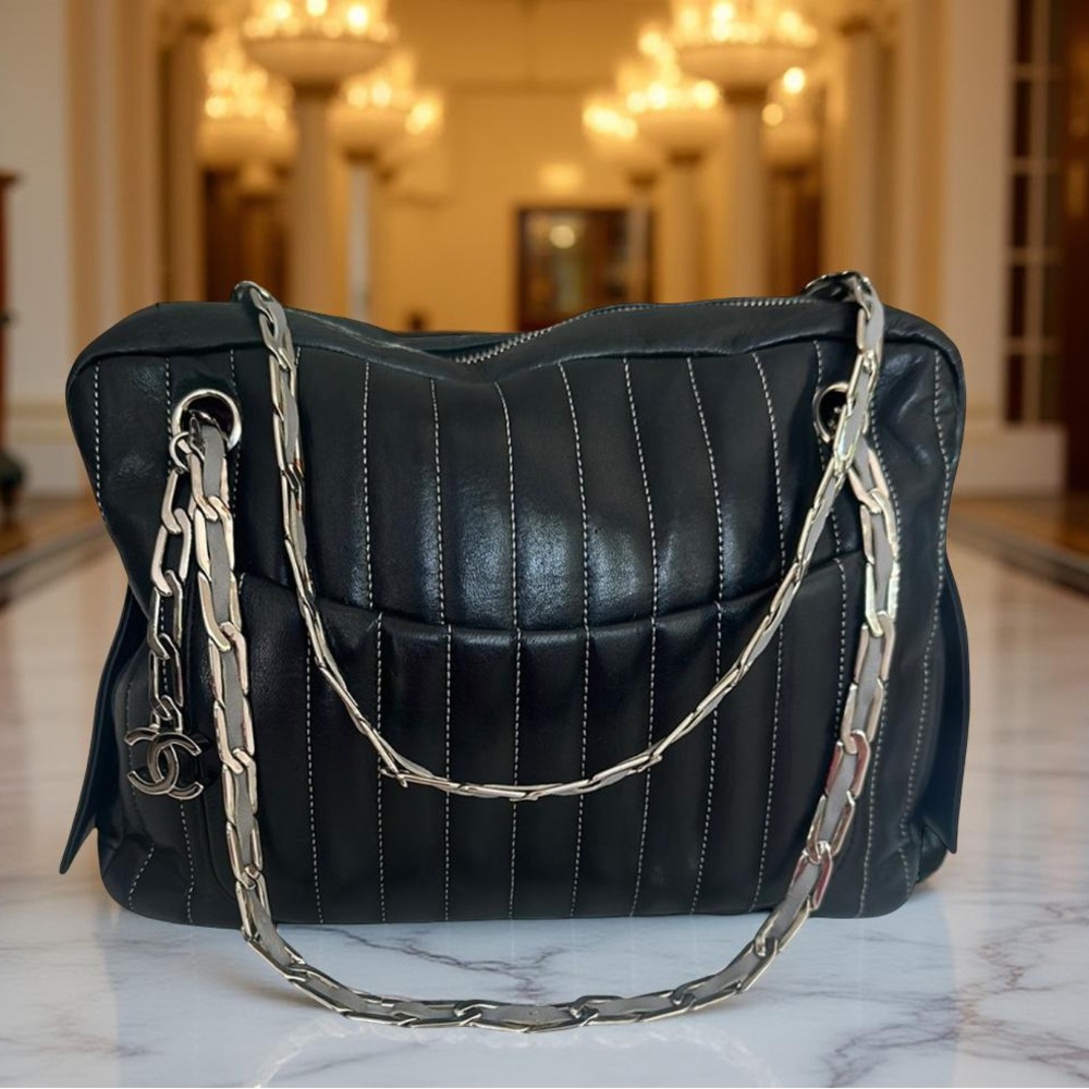 CHANEL Mademoiselle Ligne large black Calfskin camera bag 2006 or trade
